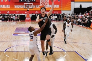 杨瀚森:在CBA如果有苦战赛前会喝咖啡 在NBA不喝 现在喝了会手抖