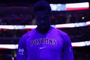 踩着点!资质报价截止时间为11点59 杜伦提前一个多小时决定续约